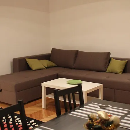 Cozy 39/34 Apartment *
